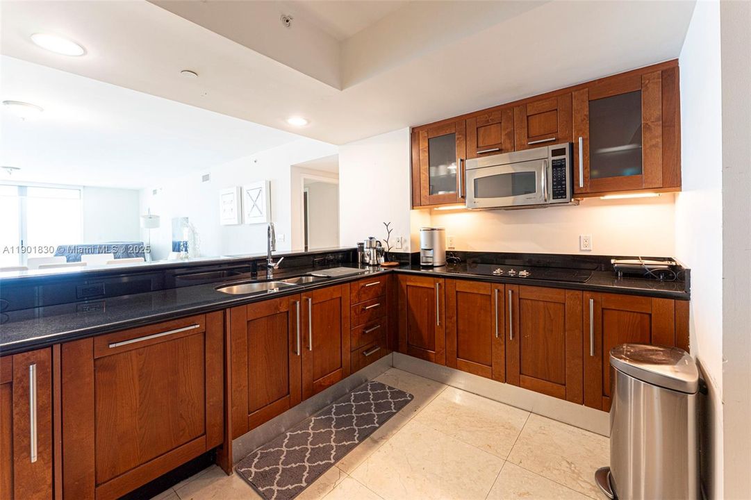 For Sale: $1,100,000 (2 beds, 2 baths, 2001 Square Feet)