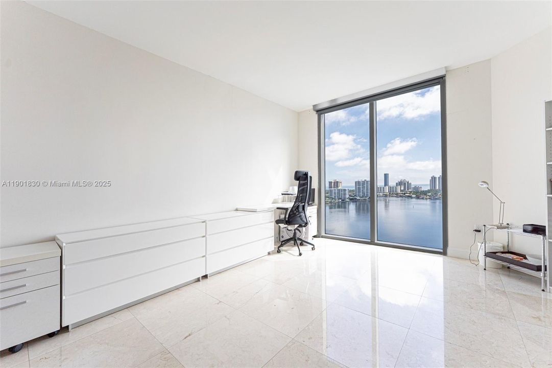 For Sale: $1,100,000 (2 beds, 2 baths, 2001 Square Feet)