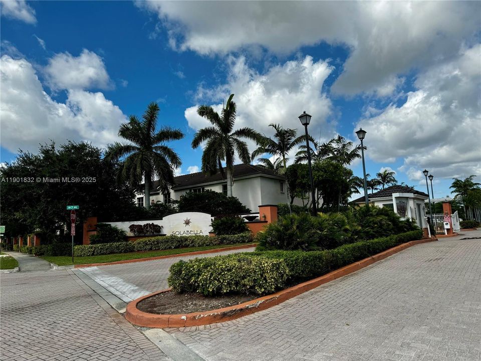 合同活跃: $362,000 (3 贝兹, 2 浴室, 1420 平方英尺)