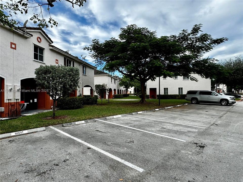 Lot of Guest Parking Spots