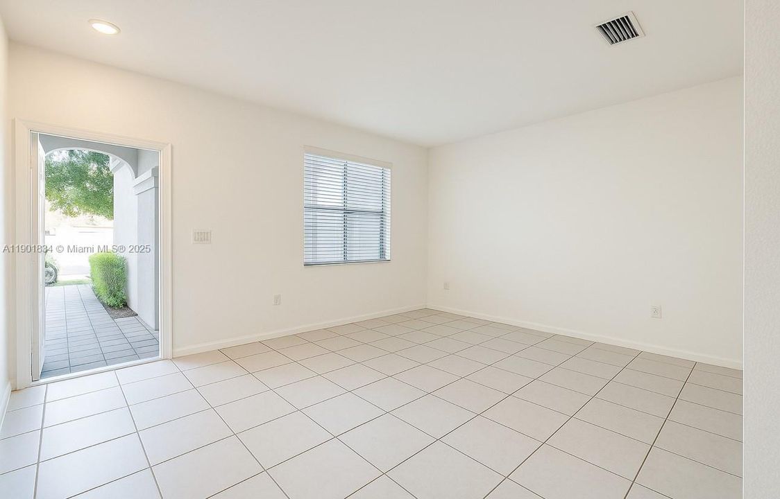 For Rent: $2,500 (3 beds, 2 baths, 1483 Square Feet)