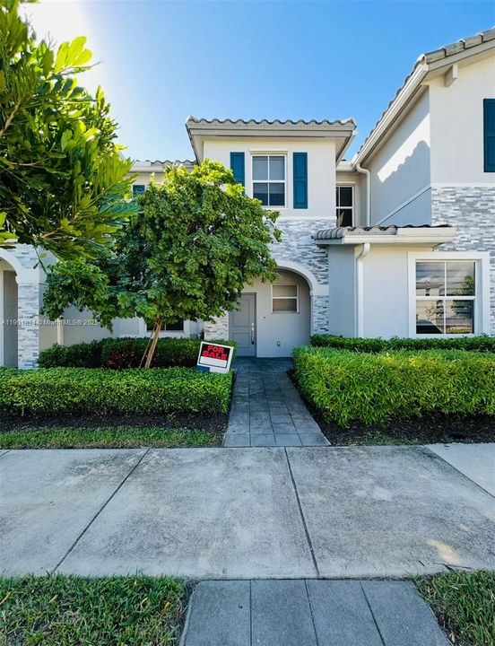 For Rent: $2,500 (3 beds, 2 baths, 1483 Square Feet)