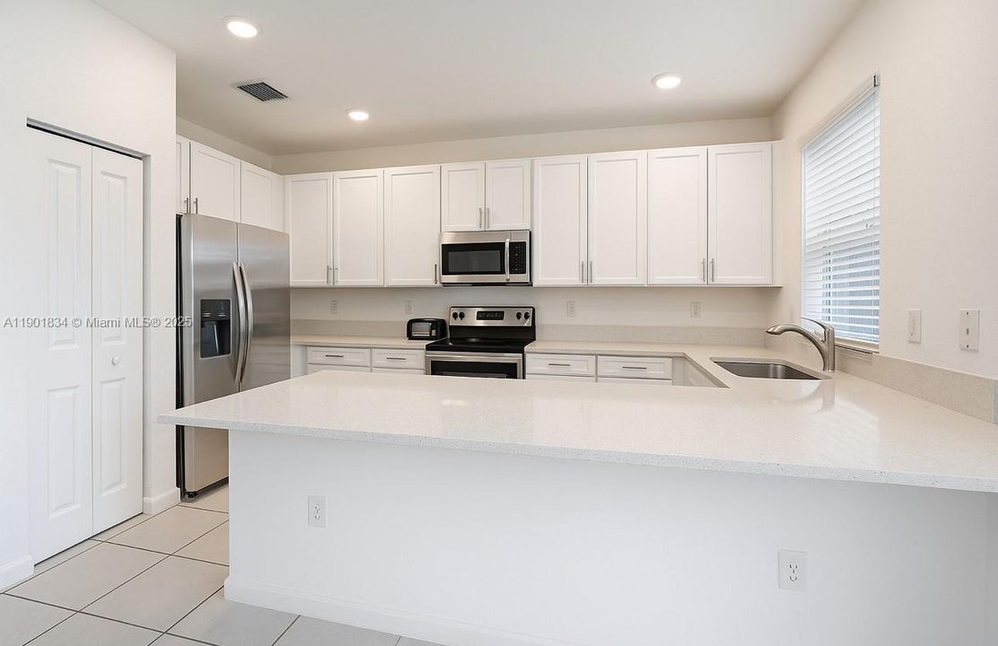 For Rent: $2,500 (3 beds, 2 baths, 1483 Square Feet)