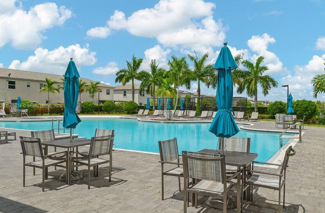 For Rent: $2,500 (3 beds, 2 baths, 1483 Square Feet)