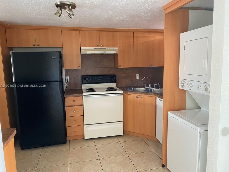 For Sale: $200,000 (3 beds, 2 baths, 1440 Square Feet)