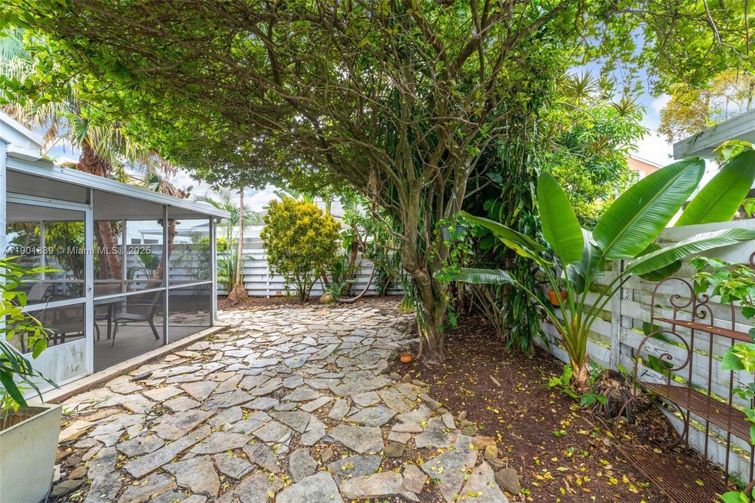 Active With Contract: $545,000 (3 beds, 2 baths, 1281 Square Feet)