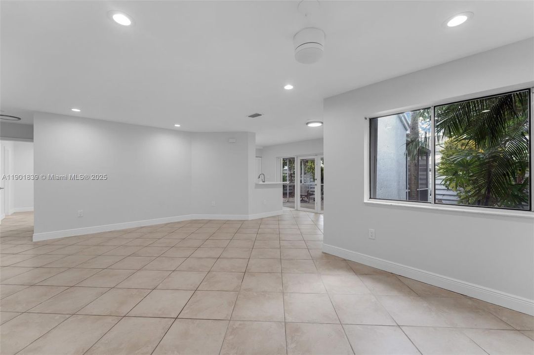 Active With Contract: $545,000 (3 beds, 2 baths, 1281 Square Feet)