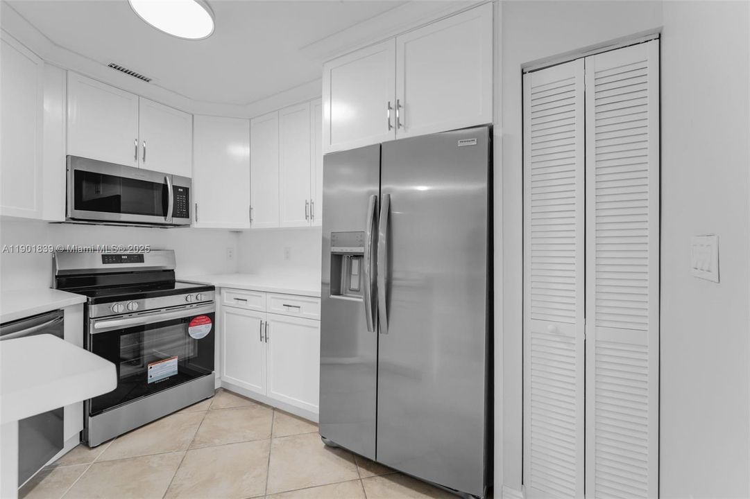 Active With Contract: $545,000 (3 beds, 2 baths, 1281 Square Feet)