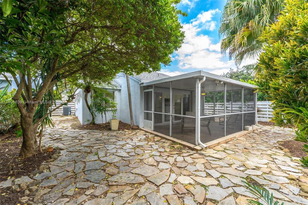 Active With Contract: $545,000 (3 beds, 2 baths, 1281 Square Feet)