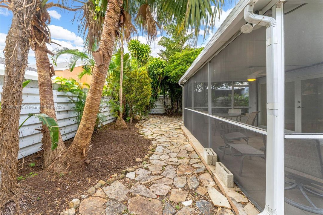 Active With Contract: $545,000 (3 beds, 2 baths, 1281 Square Feet)