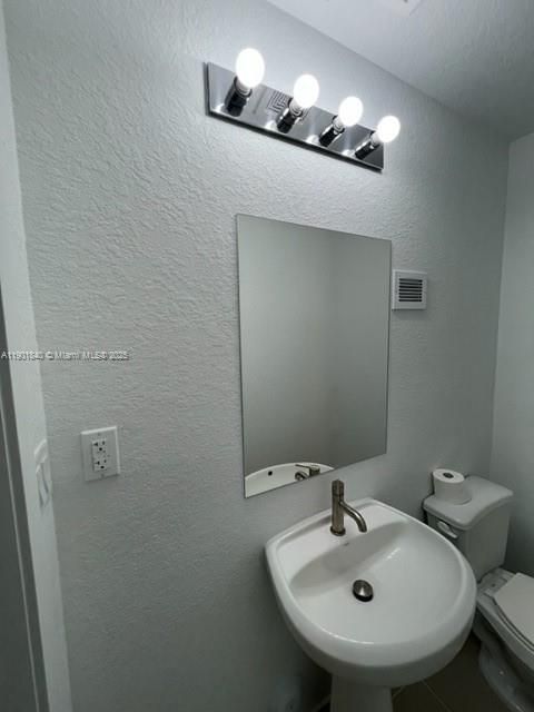 For Sale: $414,500 (4 beds, 3 baths, 1398 Square Feet)