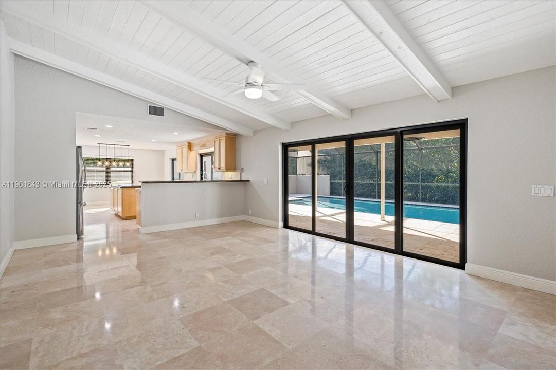 合同活跃: $899,000 (4 贝兹, 2 浴室, 2779 平方英尺)