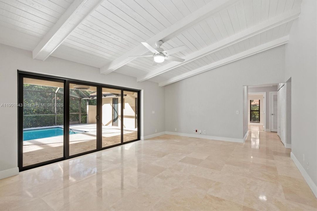 合同活跃: $899,000 (4 贝兹, 2 浴室, 2779 平方英尺)