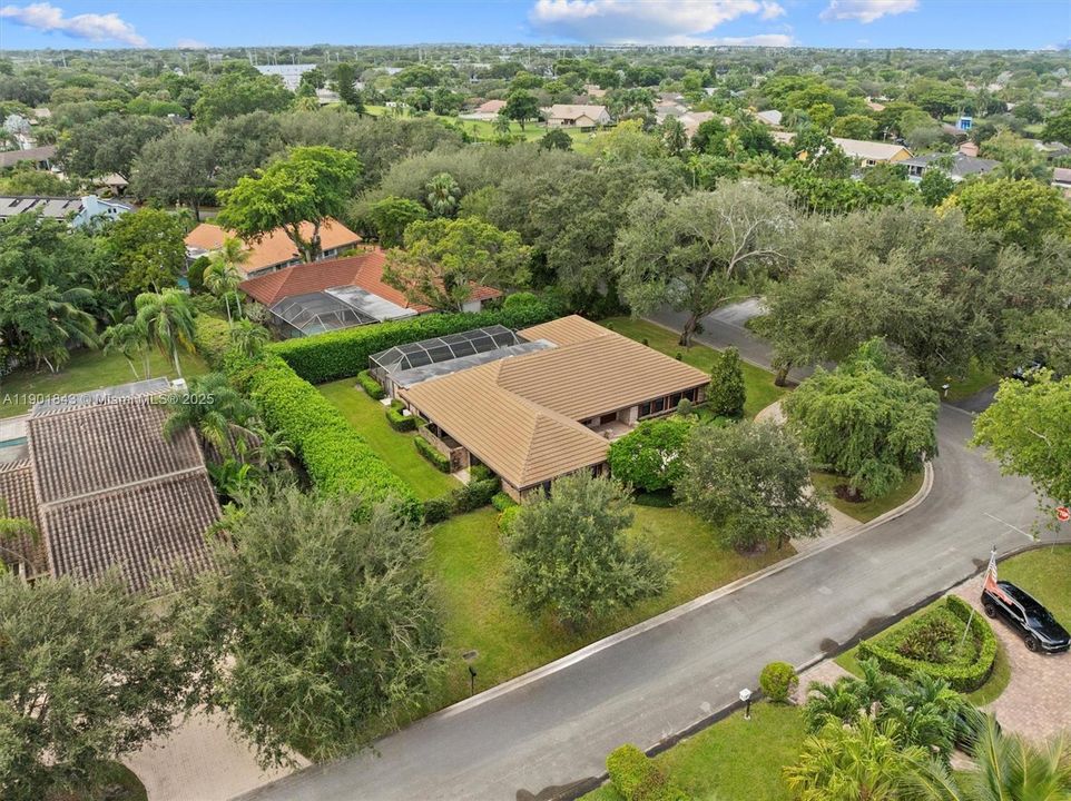 合同活跃: $899,000 (4 贝兹, 2 浴室, 2779 平方英尺)