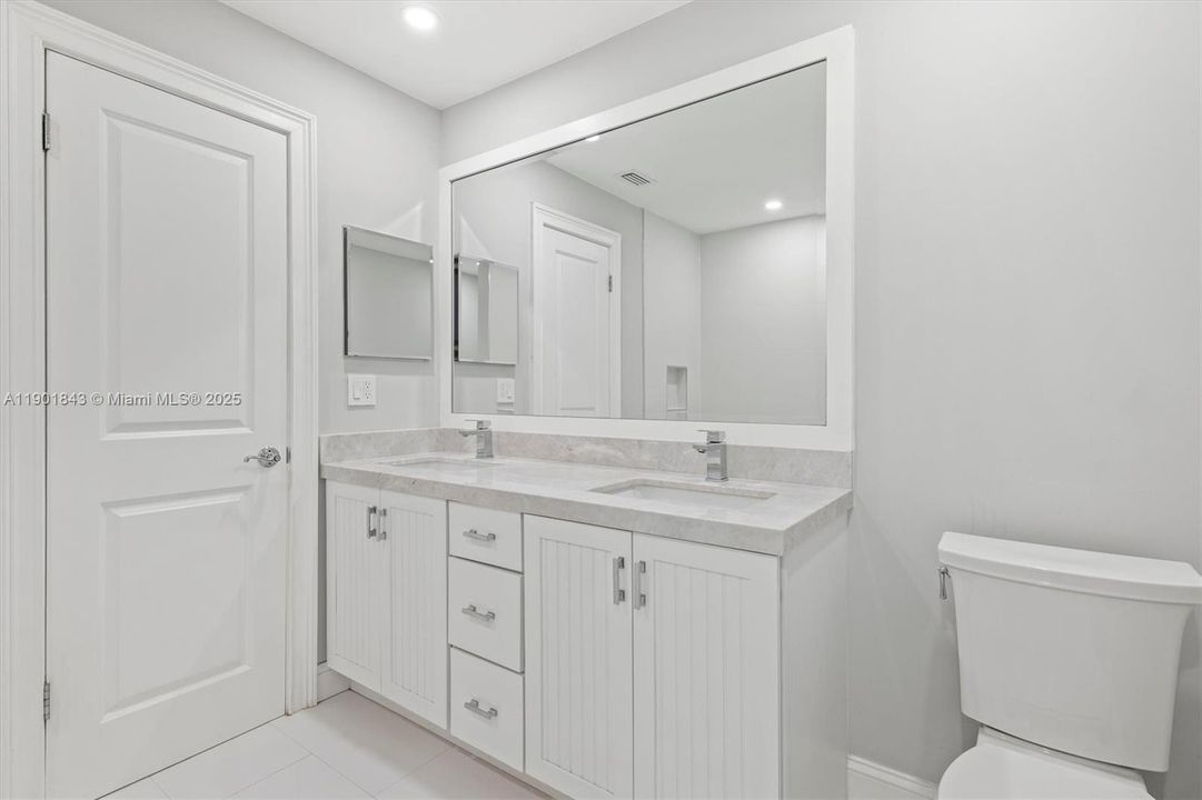 合同活跃: $899,000 (4 贝兹, 2 浴室, 2779 平方英尺)