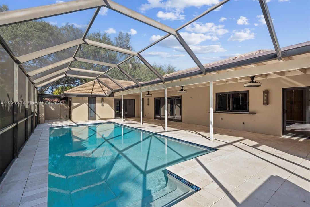 合同活跃: $899,000 (4 贝兹, 2 浴室, 2779 平方英尺)