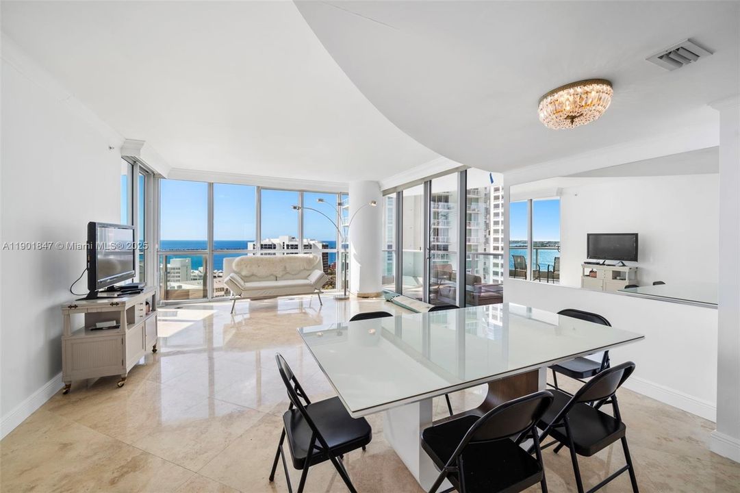 Active With Contract: $1,275,000 (2 beds, 2 baths, 1529 Square Feet)