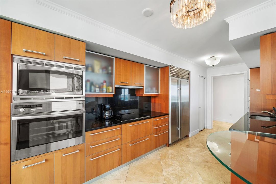 Active With Contract: $1,275,000 (2 beds, 2 baths, 1529 Square Feet)