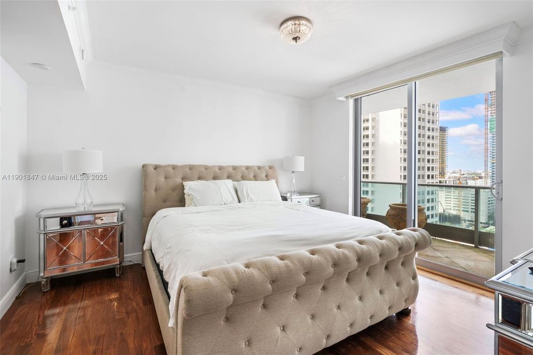 Active With Contract: $1,275,000 (2 beds, 2 baths, 1529 Square Feet)