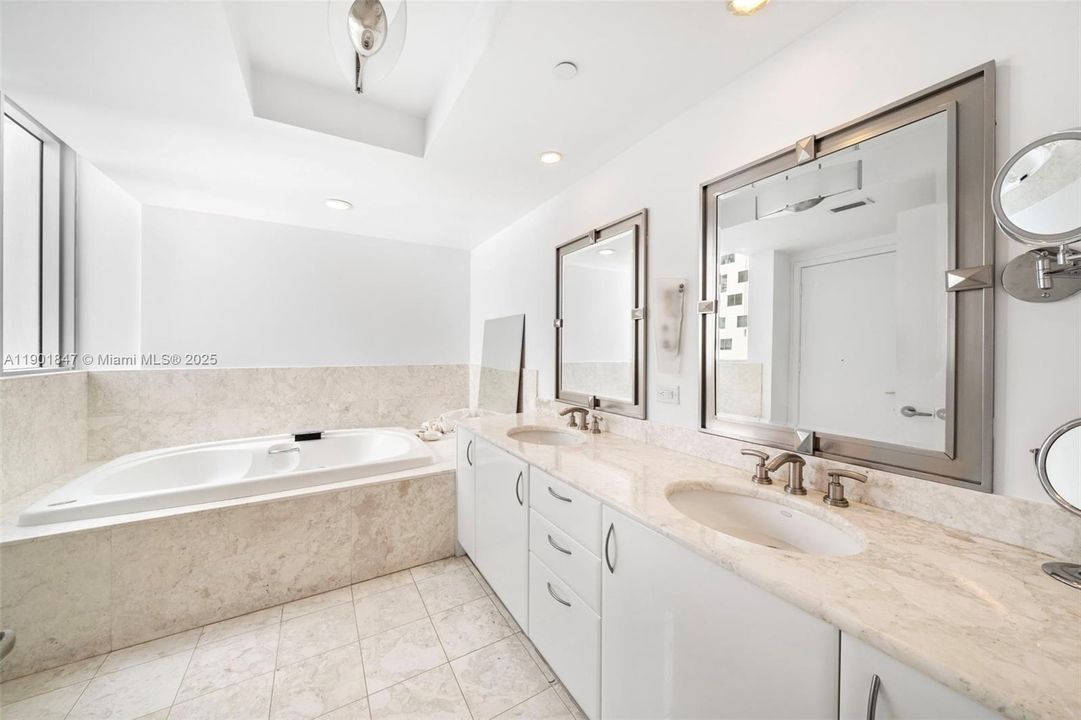 Active With Contract: $1,275,000 (2 beds, 2 baths, 1529 Square Feet)