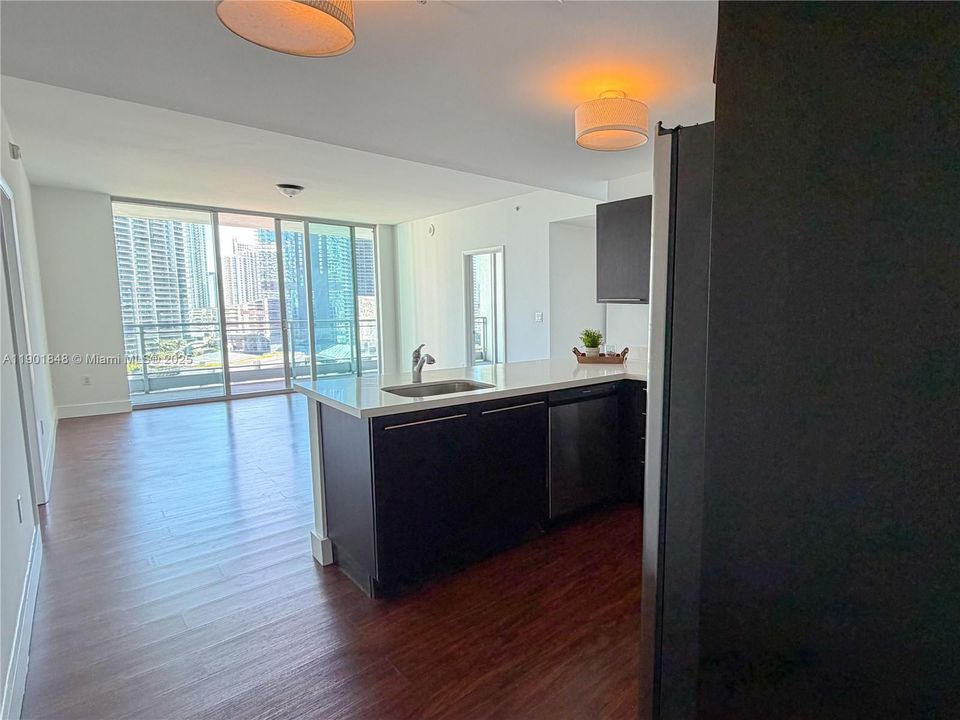 Recently Rented: $3,700 (2 beds, 2 baths, 1093 Square Feet)
