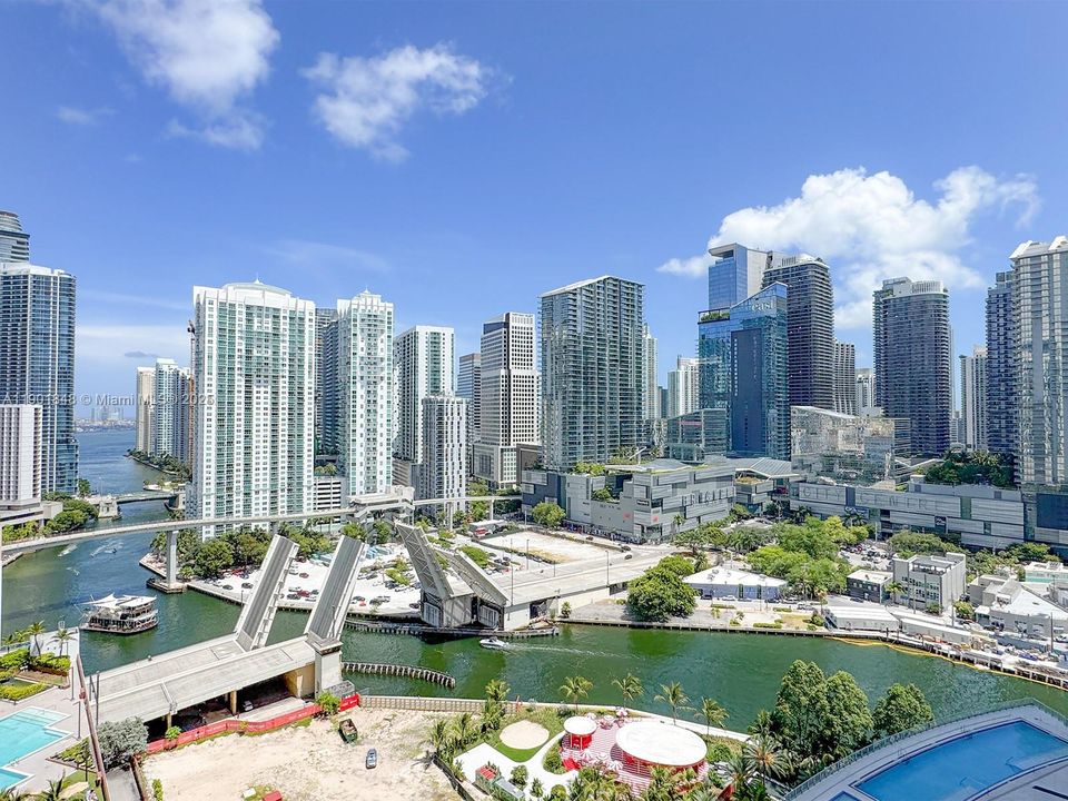 Recently Rented: $3,700 (2 beds, 2 baths, 1093 Square Feet)