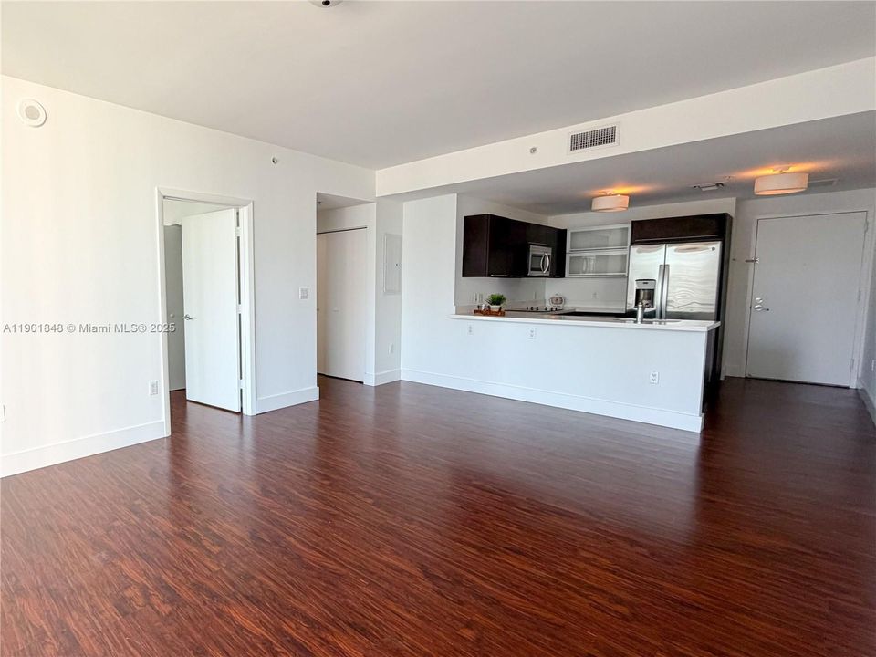 Recently Rented: $3,700 (2 beds, 2 baths, 1093 Square Feet)