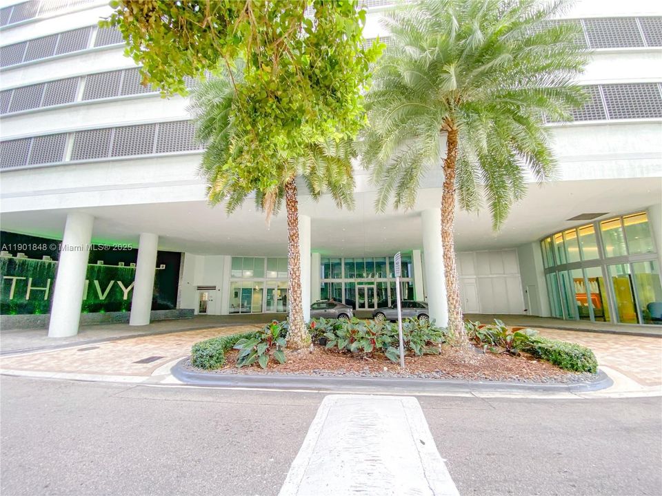 Recently Rented: $3,700 (2 beds, 2 baths, 1093 Square Feet)