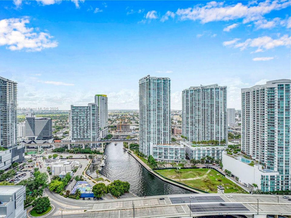 Recently Rented: $3,700 (2 beds, 2 baths, 1093 Square Feet)