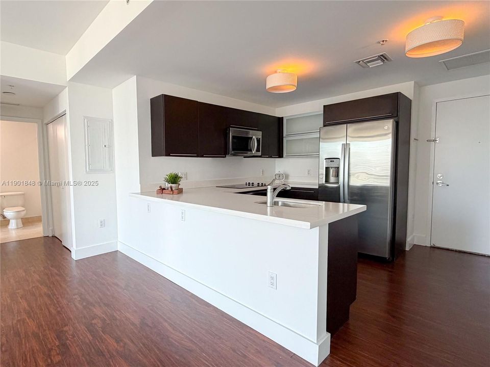 Recently Rented: $3,700 (2 beds, 2 baths, 1093 Square Feet)