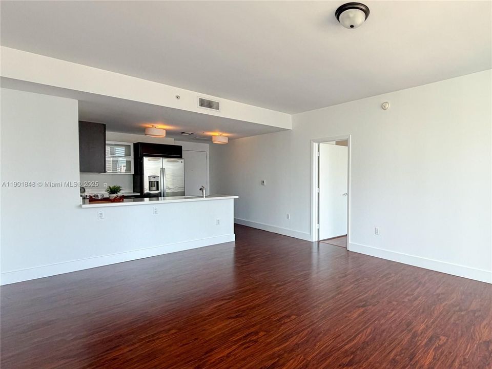 Recently Rented: $3,700 (2 beds, 2 baths, 1093 Square Feet)