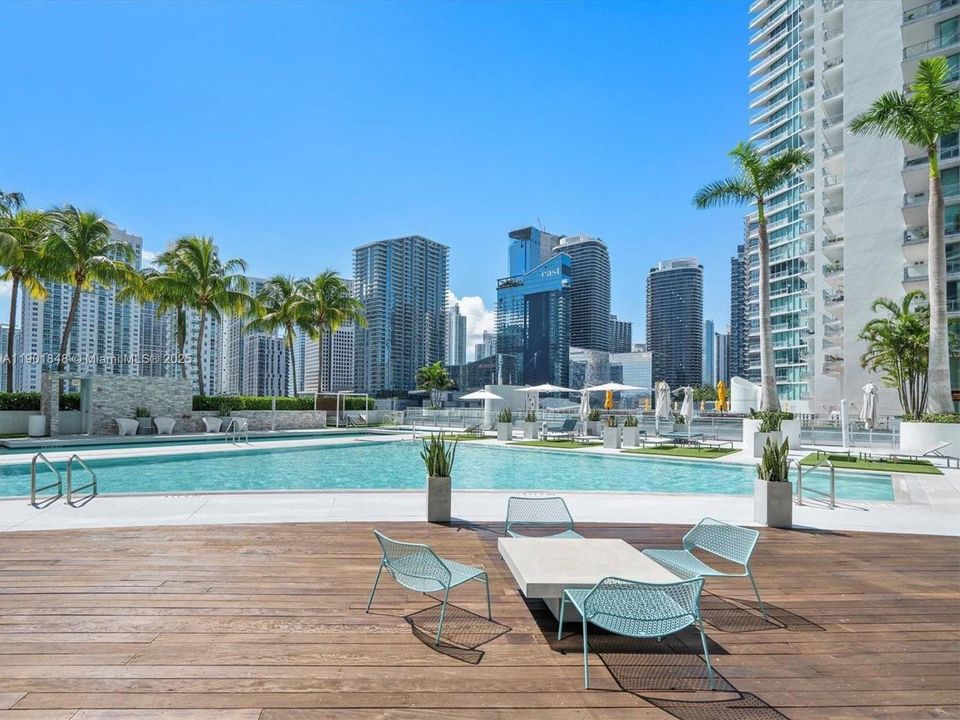 Recently Rented: $3,700 (2 beds, 2 baths, 1093 Square Feet)