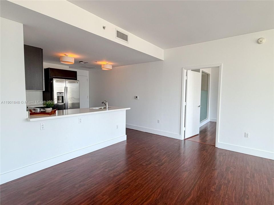 Recently Rented: $3,700 (2 beds, 2 baths, 1093 Square Feet)