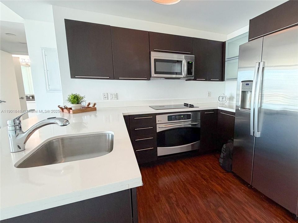 Recently Rented: $3,700 (2 beds, 2 baths, 1093 Square Feet)