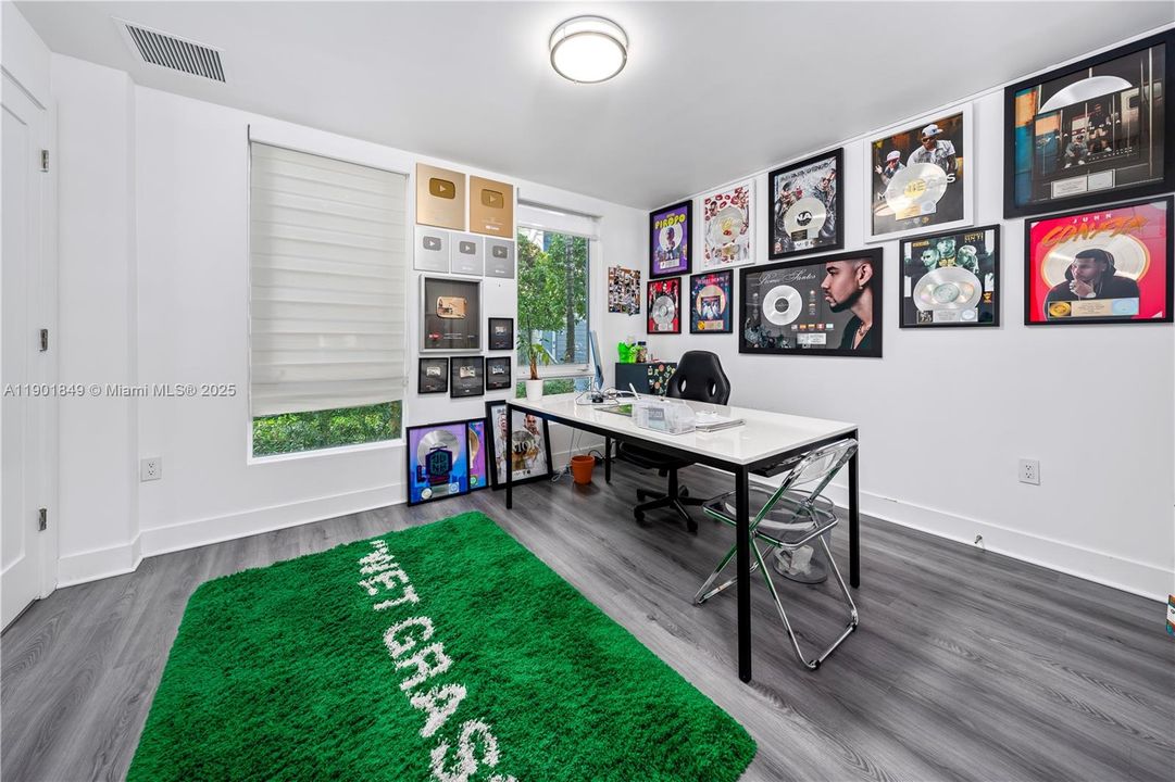 For Sale: $875,000 (4 beds, 3 baths, 2335 Square Feet)