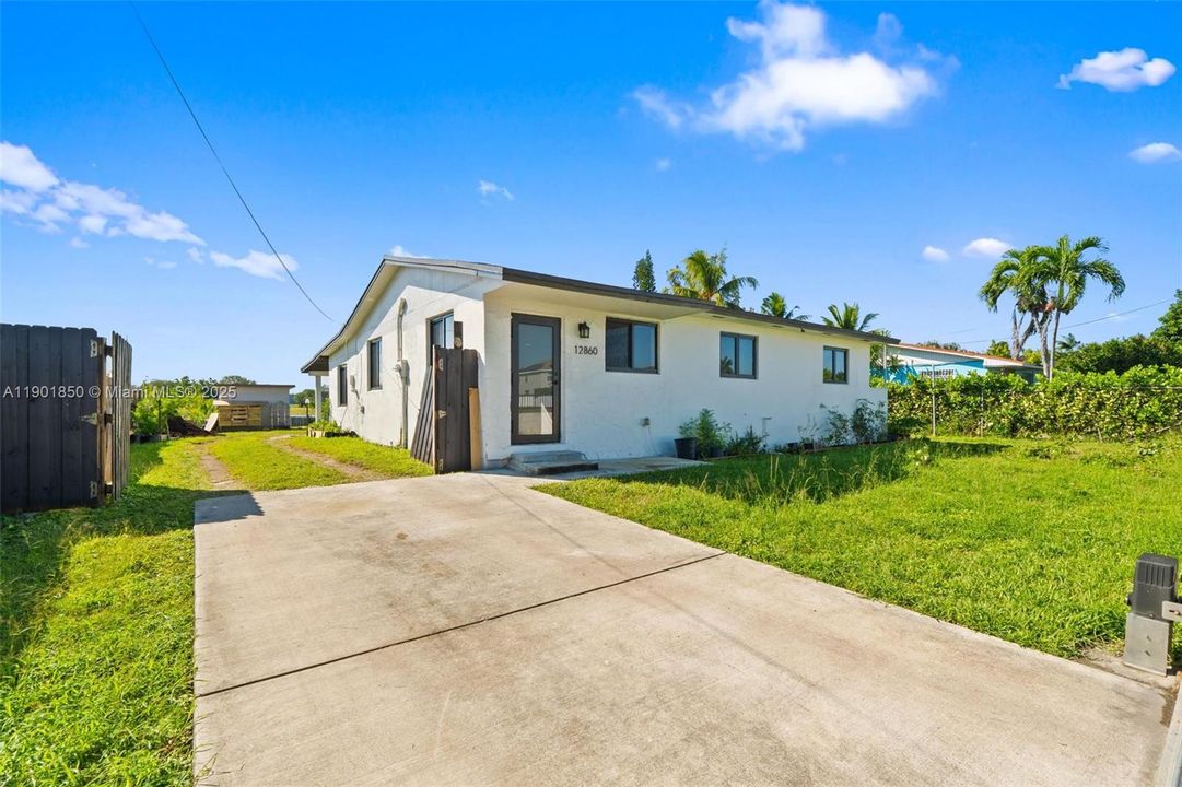 For Sale: $600,000 (3 beds, 2 baths, 1740 Square Feet)