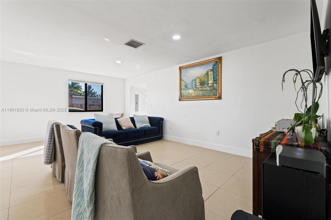 For Sale: $600,000 (3 beds, 2 baths, 1740 Square Feet)