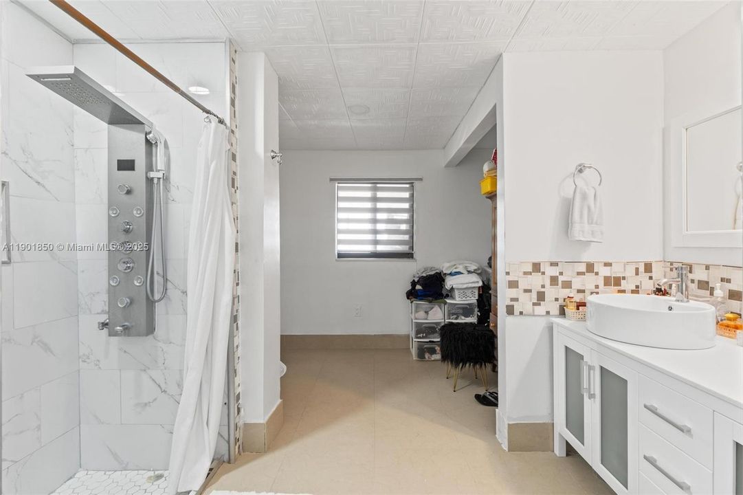 For Sale: $600,000 (3 beds, 2 baths, 1740 Square Feet)