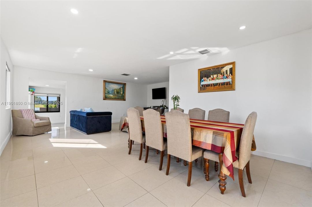 For Sale: $600,000 (3 beds, 2 baths, 1740 Square Feet)