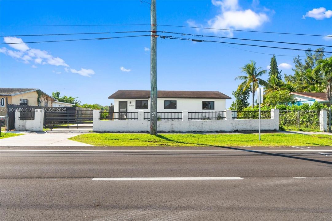 For Sale: $600,000 (3 beds, 2 baths, 1740 Square Feet)