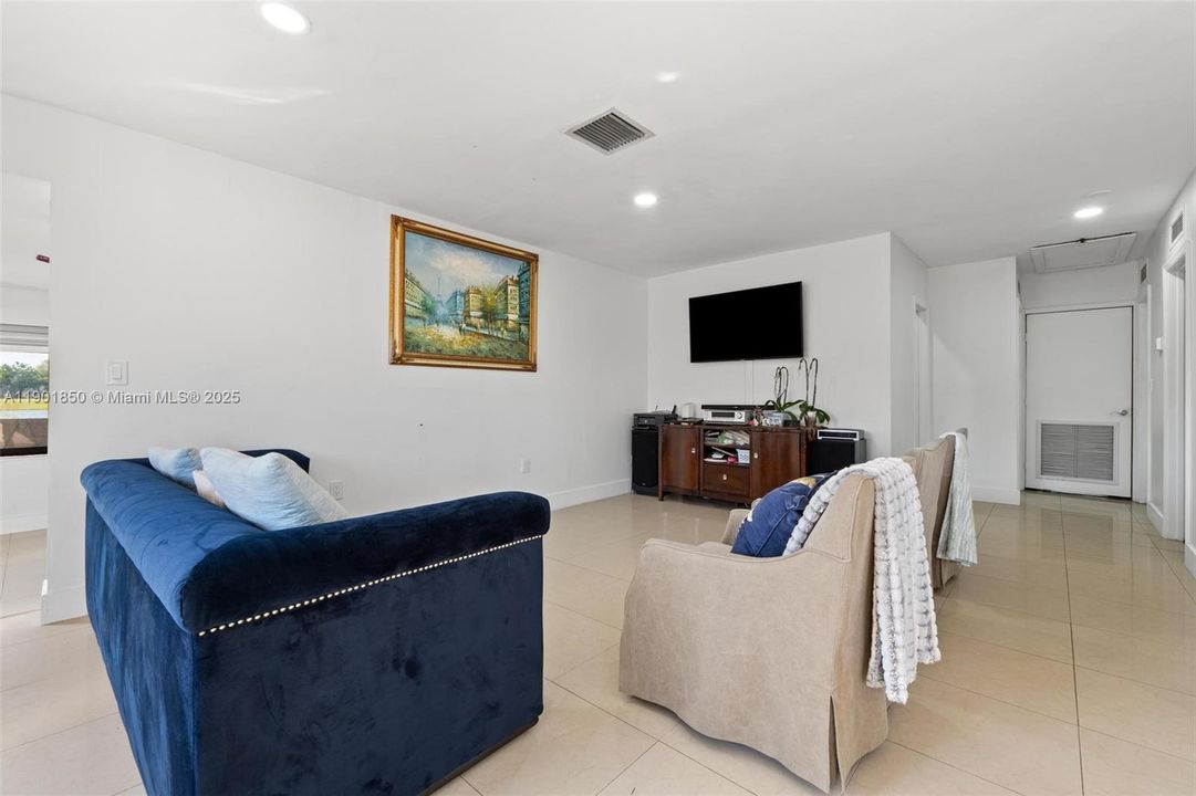 For Sale: $600,000 (3 beds, 2 baths, 1740 Square Feet)