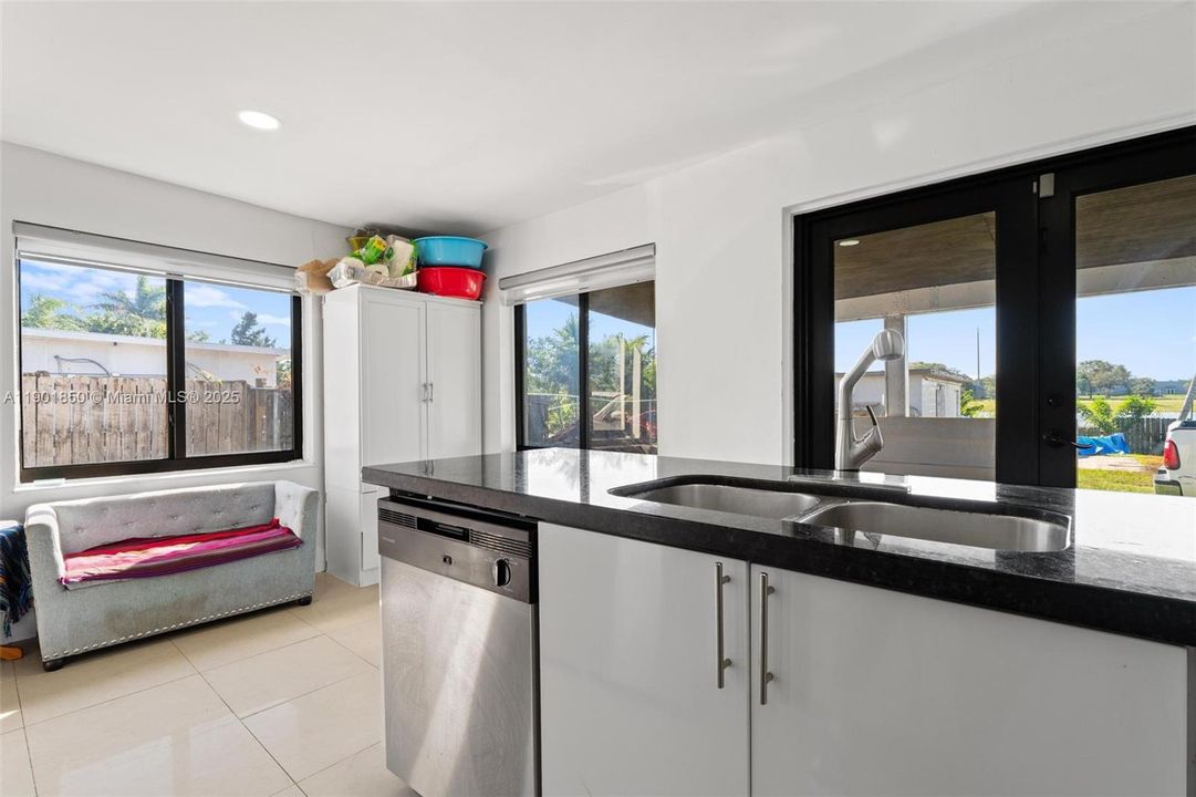 For Sale: $600,000 (3 beds, 2 baths, 1740 Square Feet)