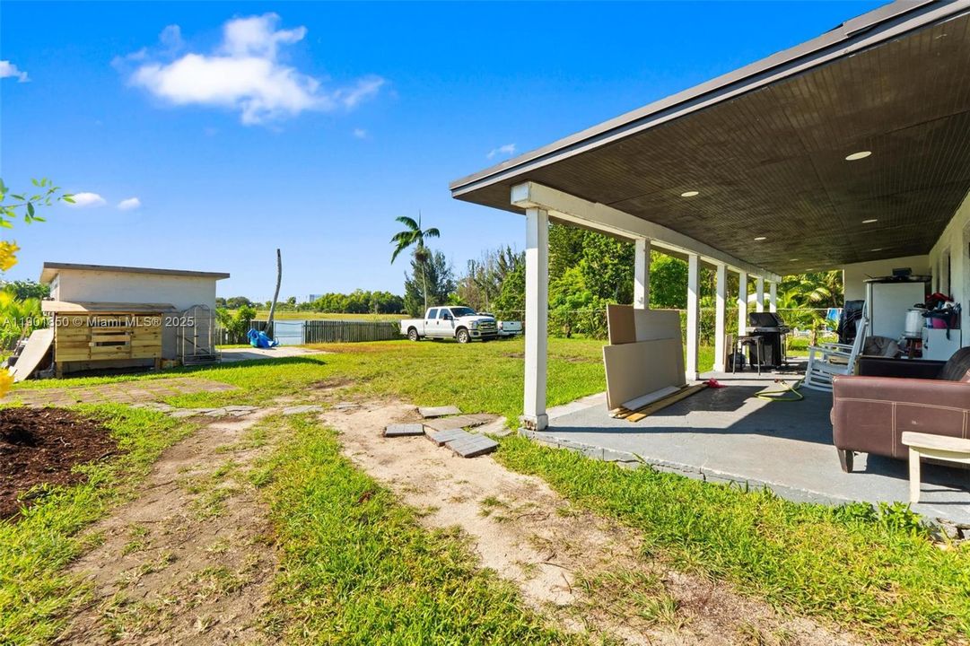 For Sale: $600,000 (3 beds, 2 baths, 1740 Square Feet)