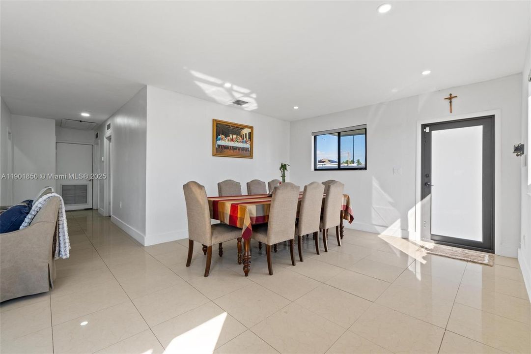 For Sale: $600,000 (3 beds, 2 baths, 1740 Square Feet)