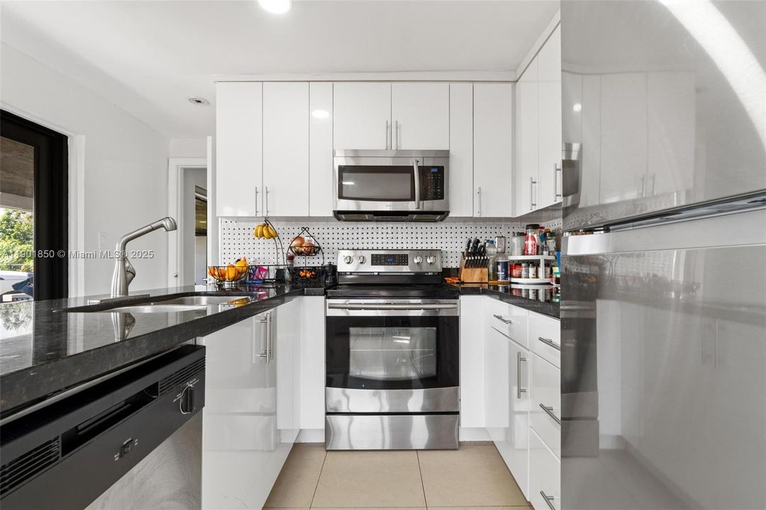 For Sale: $600,000 (3 beds, 2 baths, 1740 Square Feet)