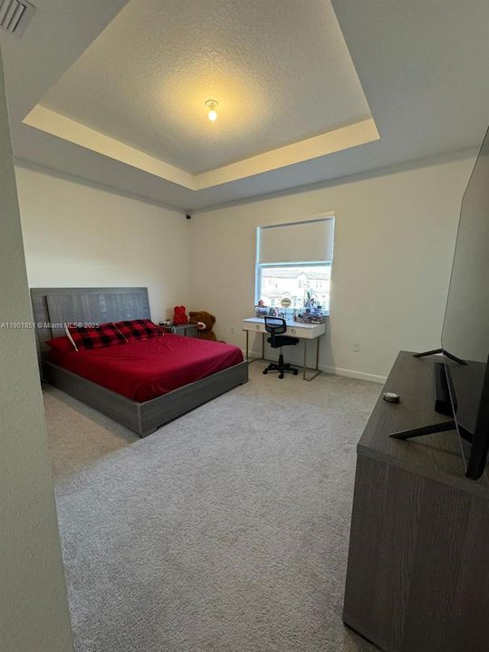 Recently Rented: $3,000 (3 beds, 2 baths, 1483 Square Feet)