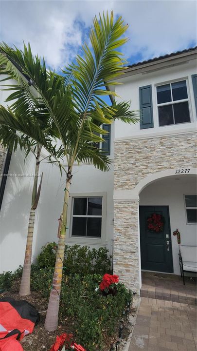 Recently Rented: $3,000 (3 beds, 2 baths, 1483 Square Feet)