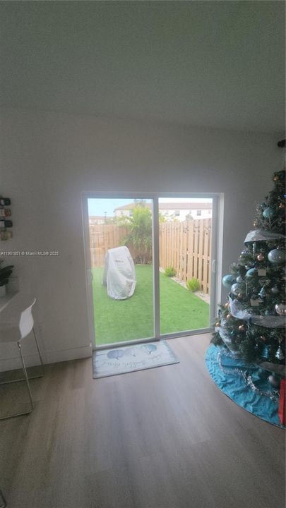 Recently Rented: $3,000 (3 beds, 2 baths, 1483 Square Feet)