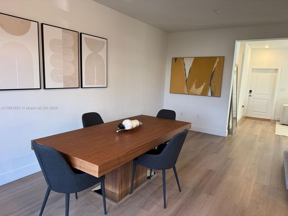 Recently Rented: $3,000 (3 beds, 2 baths, 1483 Square Feet)