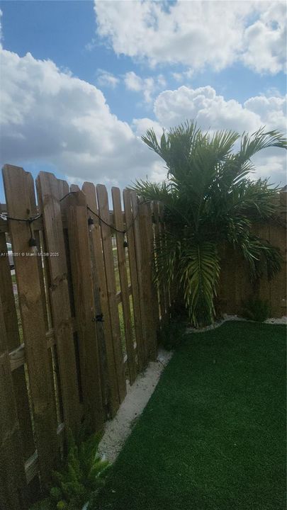 Recently Rented: $3,000 (3 beds, 2 baths, 1483 Square Feet)